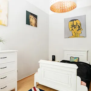 Wind Queen With Air Condition Apartment